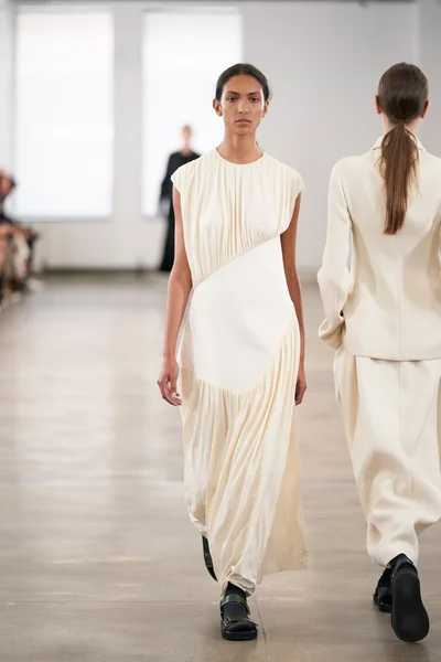 Look 28